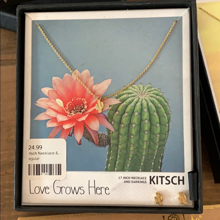 Kitsch Necklace Earring Set 18$